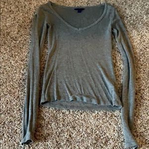 tight v-neck long sleeve t-shirt in gray